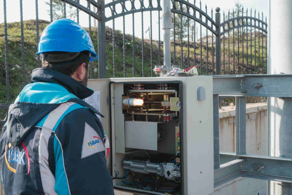 electrician assessing